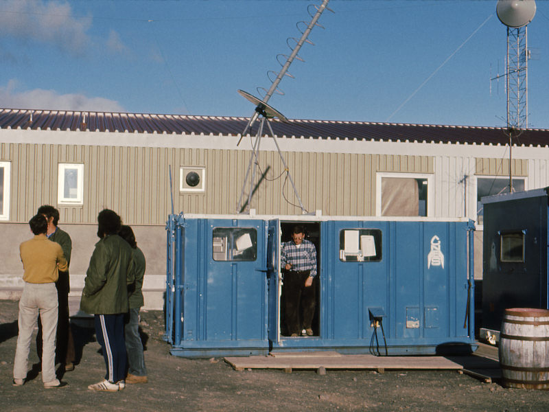 CNES reception shelter