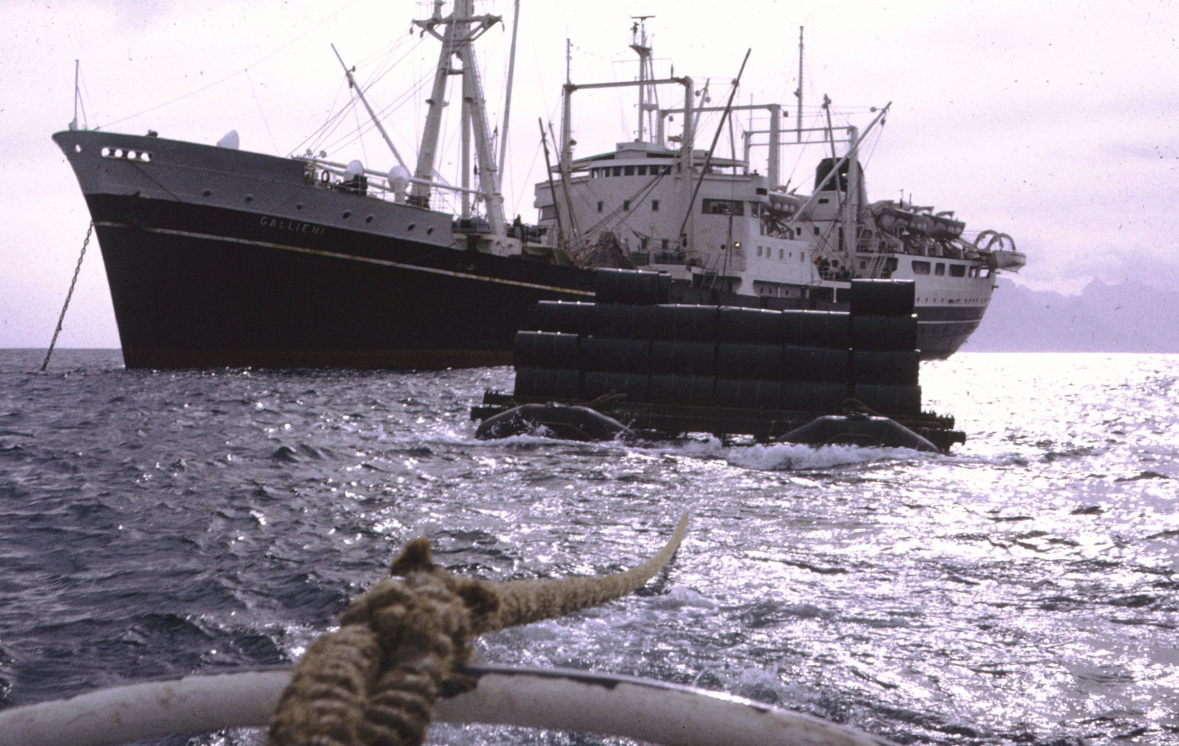 Crozet - Débarquement des fûts